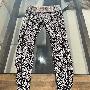 Lululemon black and white pant